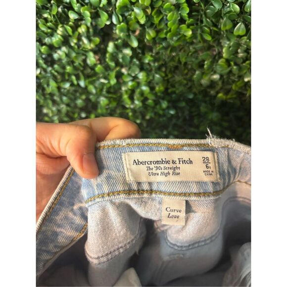 Abercrombie and Fitch Blue The 90s Ultra High Rise Straight Jeans Sz 6/28 Short - Picture 3 of 4